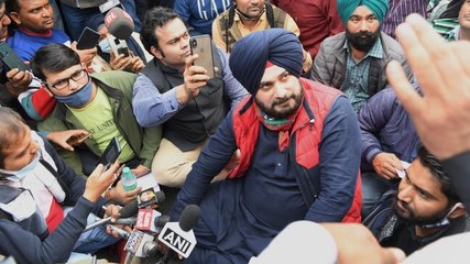 Navjot Singh Sidhu extends support to guest teacher's protest outside Delhi CM Kejriwal's residence