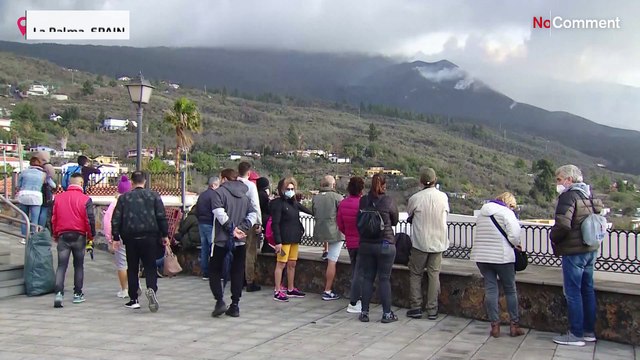 Thousands of tourists arrive to La Palma during Constitution day break