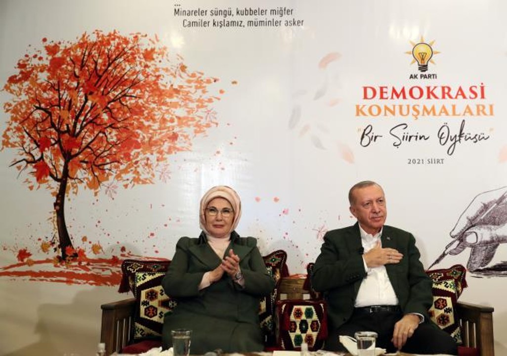 Son dakika haberleri... Cumhurbaşkanı Erdoğan: "Asırlık hesaplaşmaların hepsinden de alnımızın akıyla çıktık, şimdi aynı mücadeleyi ekonomide veriyoruz"
