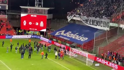 Envahissement de terrain des supporters du Standard