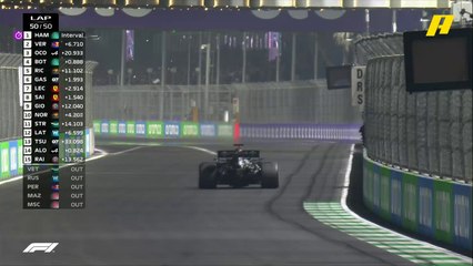 لحظات لن تنسى: هاميلتون يفوز بسباق حلبة كورنيش جدة ويتعادل في سباق بطولة العالم مع فيرشتابن