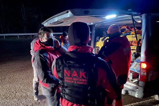 Uludağ'da mahsur kalan 3 kişiye ulaşılmaya çalışılıyor - Kayıp kişilerin görüntüsü