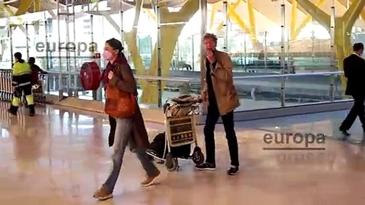 Mira lo que nos hace Ernesto de Hannover en pleno aeropuerto