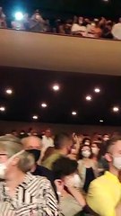 Público entoa "Fora, Bolsonaro" durante show de Gal Costa, em BH