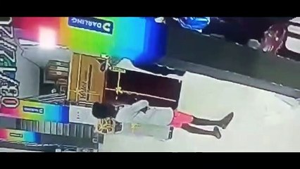 விலை உயர்ந்த செல்போன் வாங்க... குழந்தையை கடத்திய மாணவர் கைது... சிசிடிவியில் சிக்கினார்