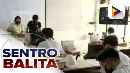 Скачать видео: Limited face-to-face classes sa ilang paaralan sa Metro Manila, simula na; mga paaralan, kanya-kanyang diskarte para masunod ang health protocols, kabilang ang contactless attendance at mahigpit na 'Mask, Hugas, Iwas'