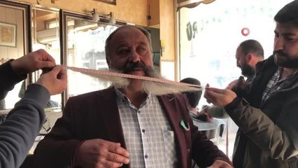 'Bayburtlu Pala'nın' 18 yıldır kesmediği bıyıkları 73 santimetre uzunluğuna ulaştı... Bıyıklarının aylık masrafı bin 500 lira
