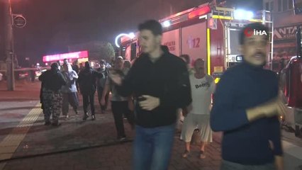 Antalya'da iki katlı binada çıkan yangında can pazarı: Mahsur kalan insanlar ve hayvanlar kurtarıldı