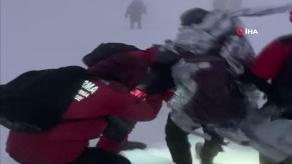 Uludağ'ın zirvesinde -10 derecede çorap ve kıyafetlerini yakarak hayatta kaldılar