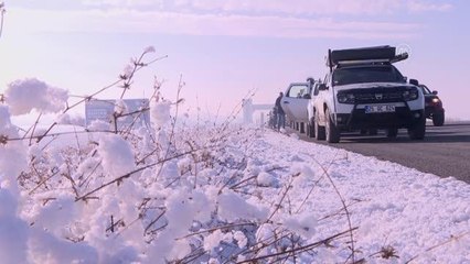 Ooff-road tutkunları 2 bin 600 rakımlı karlı dağlarda kış sezonunu açtı