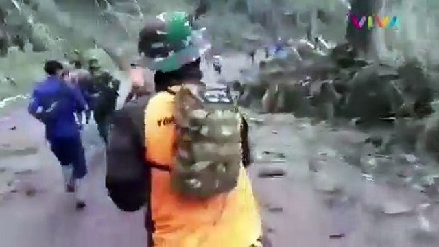 Semeru Erupsi Lagi, Tim SAR TNI-Polri Tegang Lari Menghindar