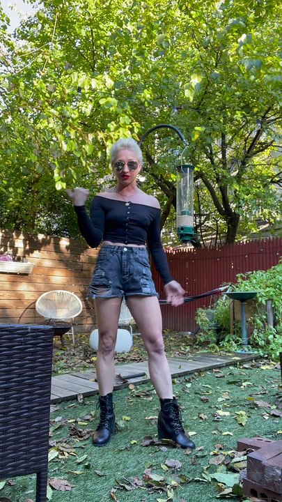 Squirrel Proof Bird Feeder Sends Squirrels Flying