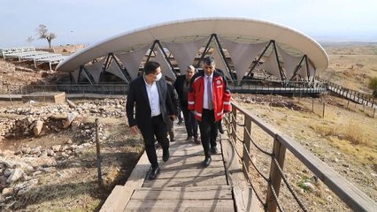 MOBİL SAĞLIK EKİPLERİ, GÖBEKLİTEPE'DE ZİYARETÇİLERE AŞI YAPTI