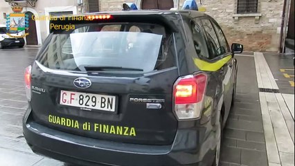 Descargar video: Guardia di finanza, scoperta maxi truffa sulle auto