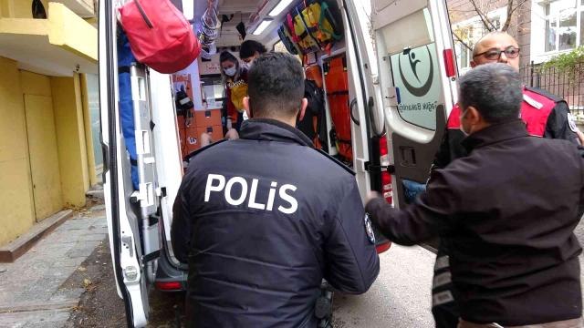 Sinir krizi geçiren kadın sağlık ve polis ekiplerine zor anlar yaşattı