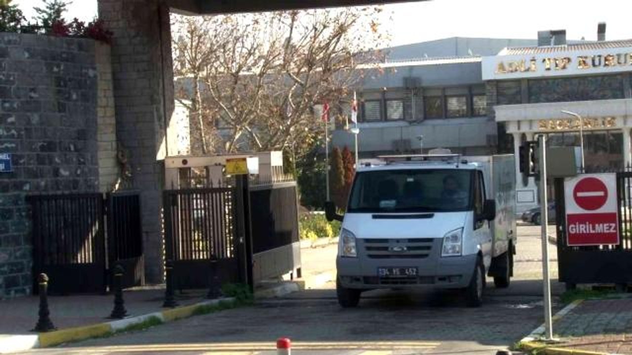 Son dakika haberleri: Teknelerin üzerine düşen paramotor pilotunun cenazesi adli tıptan alındı