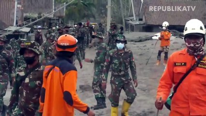 Gunung Semeru Kembali Muntahkan Awan Panas