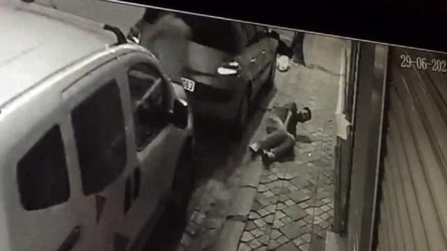 Zeytinburnu'nda silahların konuştuğu kovalamaca kamerada