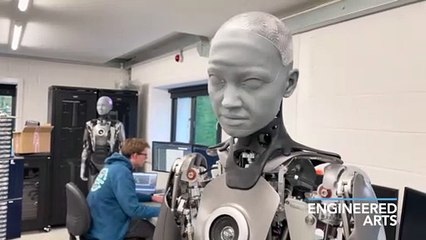 Empresa britânica criou um robot com expressões faciais (arrepiantes)