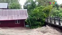 Detik-detik Rumah Hancur Terseret Banjir di Soppeng