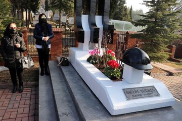 Metin Türker mezarı başında anıldı