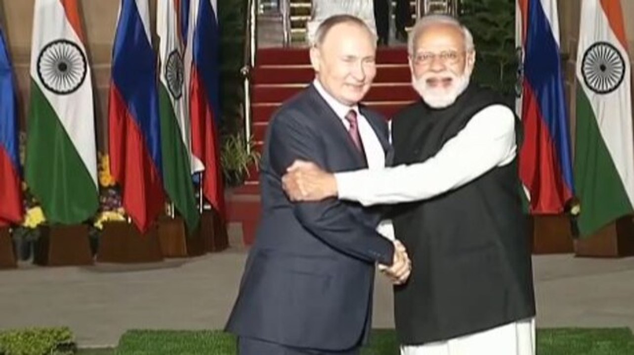 Watch: PM Modi welcomes President Putin at Hyderabad House in Delhi
