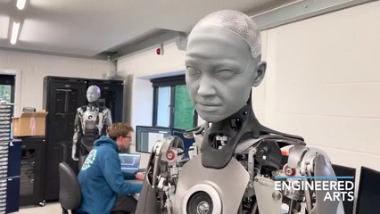 İnsana en çok benzeyen robot üretildi!