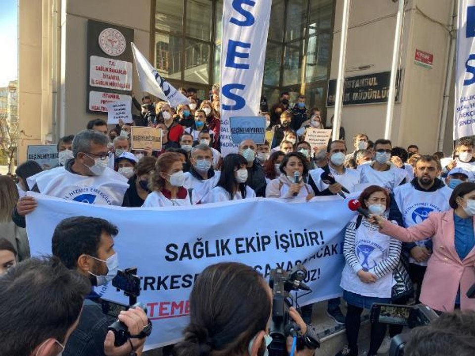 SAĞLIK ÇALIŞANLARINDAN İL SAĞLIK MÜDÜRLÜĞÜ ÖNÜNDE EYLEM