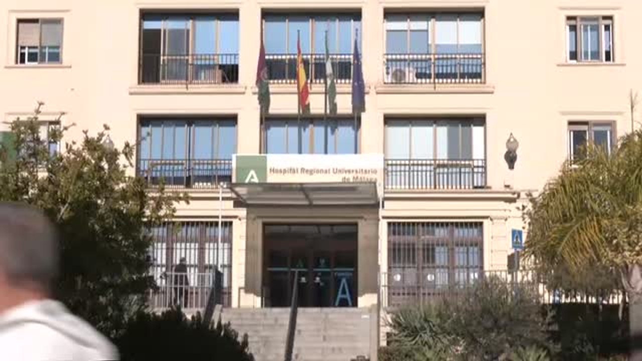 68 sanitarios del hospital de Málaga contagiados tras una reunión navideña