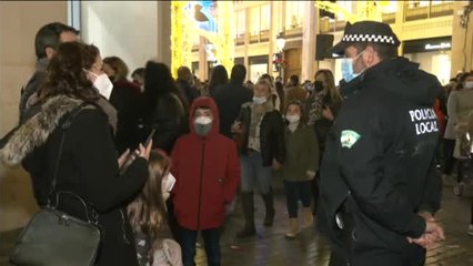 Las aglomeraciones del puente de la Constitución nos arrastran hacia la sexta ola