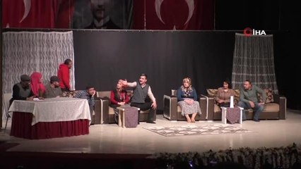 Başlık ve süt parasına tiyatro gösterisi ile dikkat çektiler
