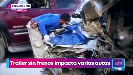 Tráiler sin frenos impacta al menos 15 automóviles en Coahuila