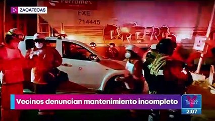 Auto queda atrapado en vías de tren en Zacatecas
