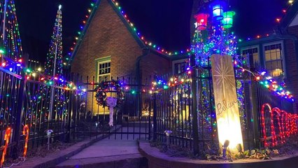 Volunteers Keep Elderly Couple’s Christmas Tradition Alive