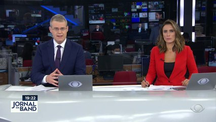 Dois motociclistas estavam chegando em casa quando foram atacados por um enxame de bandidos em São Paulo.