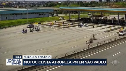 Um motoqueiro furou um pedágio em São Paulo e quase matou um PM.