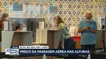 O preço das passagens aéreas disparou com o aumento da procura e a subida do dólar. #BandJornalismo