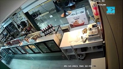 Así actuó el ladrón que se llevó 120 mil pesos de una casa de pastas en la Ciudad