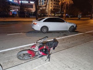 ALKOLLÜ SÜRÜCÜNÜN ÇARPTIĞI MOTOSİKLETLİ AĞIR YARALANDI