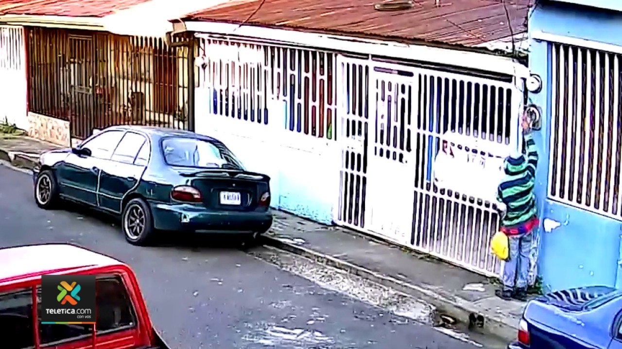 tn7-sin-ninguna-herramienta-y-en-40-segundos-así-fue-como delincuente se roba medidor-061221
