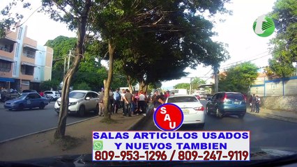 MUJER IBA CRUZANDO LA CALLE Y VEHICULO LA IMPACTA