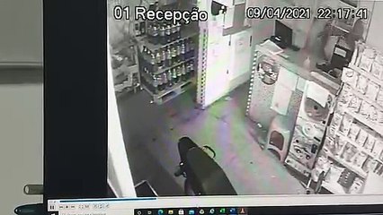 Assaltantes invadem mercado em Ceilândia, rendem funcionários e levam R$ 25 mil