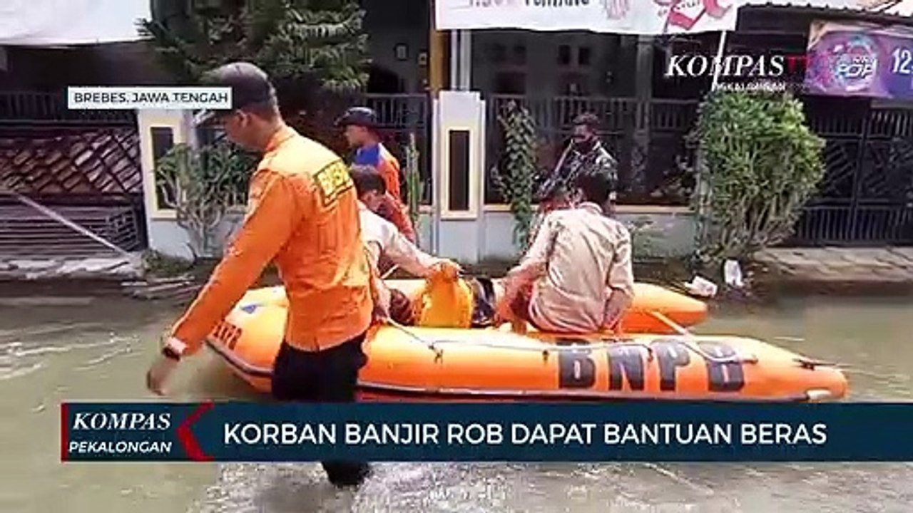 Korban Banjir Rob di Brebes Dapat Bantuan Beras