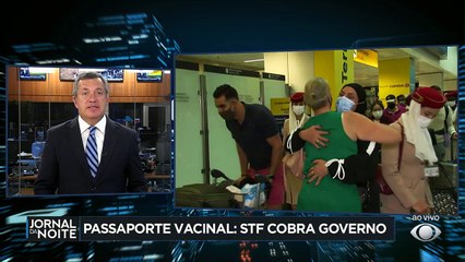 O ministro do STF Luís Roberto Barroso fala em inércia do governo e dá prazo de 48h para manifestação sobre passaporte da vacina de viajantes que chegam do exterior.