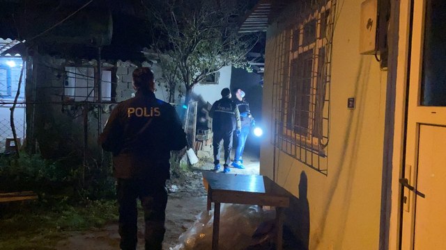 Kendi evini ateşe verip kayıplara karıştı