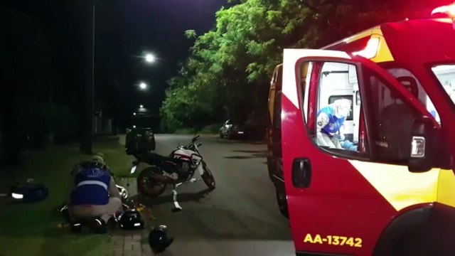 Casal fica ferido ao sofrer queda de motocicleta no Santa Felicidade