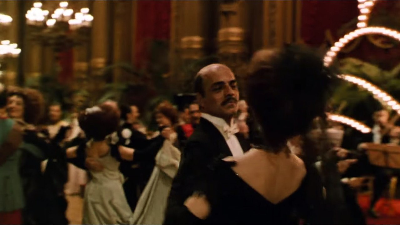 LES MISERABLES Film de Claude Lelouch avec Jean-Paul Belmondo, Michel Boujenah, et Alessandra Martines