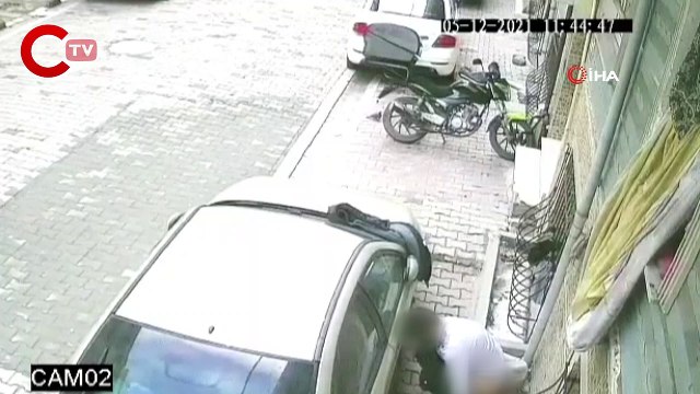 Sokak ortasında tuvaletini yaptı
