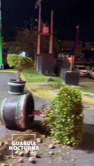#Live Mujer que aprendía a manejar chocó contra una bomba despachadora de gasolina