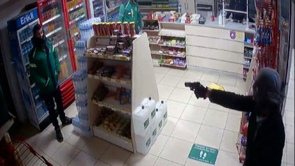 Petrol istasyonundaki gasp saniye saniye görüntülendi